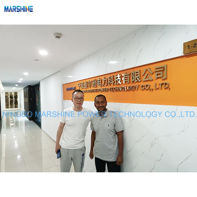 Khách hàng của người Ô -man ghé thăm Marshine để khám phá trailer trống cáp và hợp tác kinh doanh trong tương lai