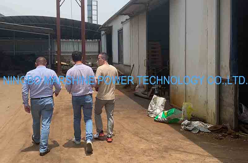 Khách hàng của Rumani ghé thăm Marshine để thảo luận về việc mua bộ căng cáp thủy lực